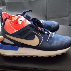 Womens Nike walking sneakers